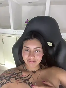 Snapshot of emily_22x chatting on 21, 2, 2025 emily 22x online show from 21, 2, 2025