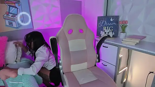 Amber villalobos  online show from 28, 3, 2026