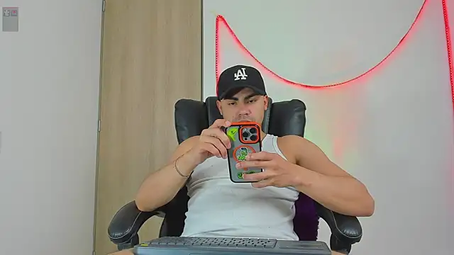 Snapshot of kalivan_voinesscu chatting on 18, 6, 2026 kalivan voinesscu online show from 18, 6, 2026