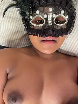 Bella Luna18 online show from 1, 12, 2025