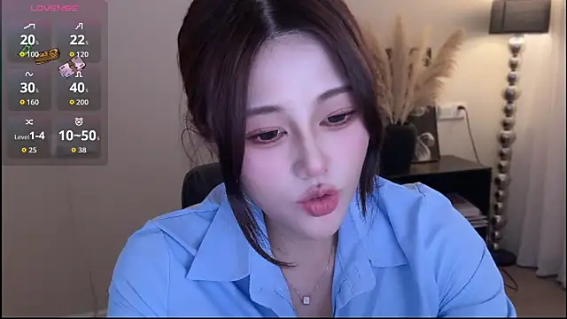 Strawberrybabyy1 online show from 22, 11, 2025