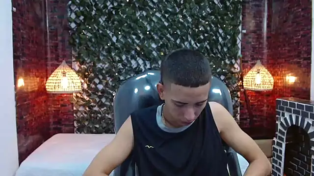 Snapshot of JackSwan18 chatting on 23, 12, 2024 JackSwan18 online show from 23, 12, 2024