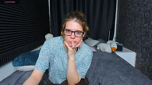 KIKI Krash online show from 21, 3, 2025