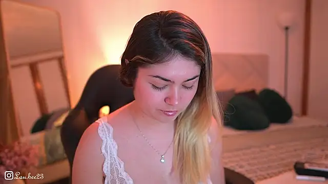 Lau Bee online show from 13, 12, 2025