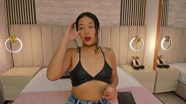 Snapshot of laura_smith33 chatting on 24, 10, 2025 laura smith33 online show from 24, 10, 2025