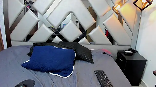 Nahomi-Hill online show from 5, 3, 2026