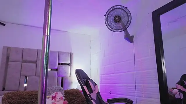 BonnieAnderson  online show from 13, 11, 2025