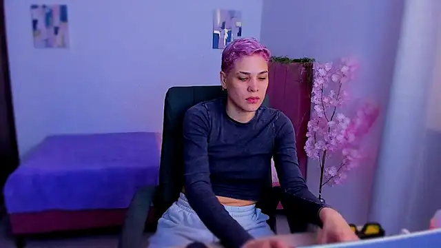 Snapshot of Charlee_pink chatting on 5, 12, 2025 Charlee pink online show from 5, 12, 2025