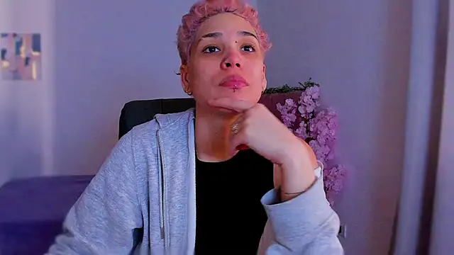 Snapshot of Charlee_pink chatting on 14, 12, 2025 Charlee pink online show from 14, 12, 2025