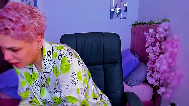 Snapshot of Charlee_pink chatting on 16, 12, 2025 Charlee pink online show from 16, 12, 2025