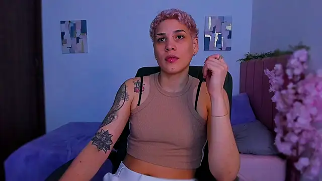 Snapshot of Charlee_pink chatting on 18, 12, 2025 Charlee pink online show from 18, 12, 2025