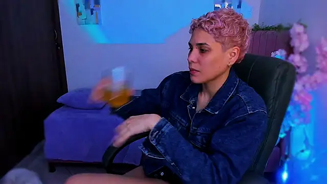 Snapshot of Charlee_pink chatting on 19, 12, 2025 Charlee pink online show from 19, 12, 2025