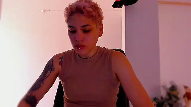 Snapshot of Charlee_pink chatting on 21, 12, 2025 Charlee pink online show from 21, 12, 2025