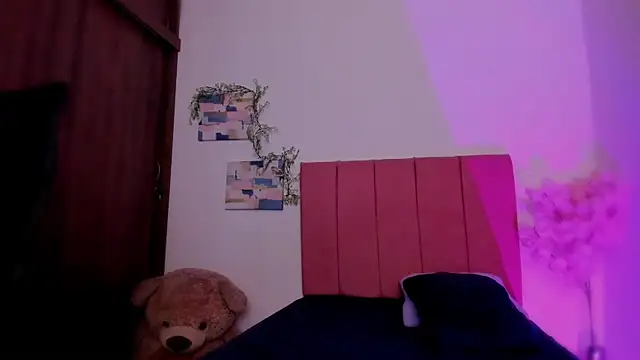Snapshot of Charlee_pink chatting on 14, 2, 2026 Charlee pink online show from 14, 2, 2026