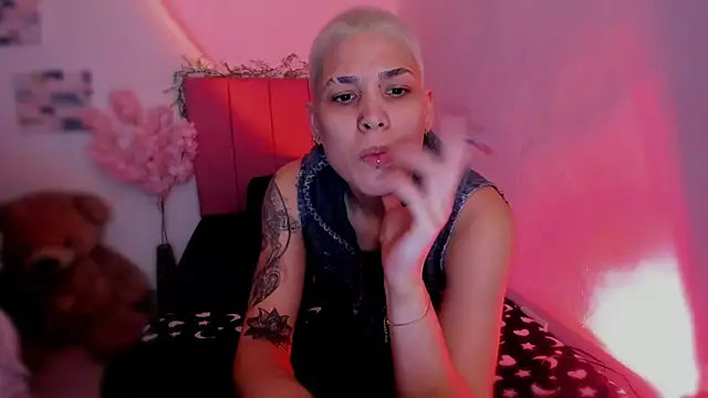 Snapshot of Charlee_pink chatting on 15, 2, 2026 Charlee pink online show from 15, 2, 2026