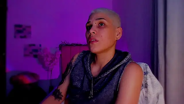 Snapshot of Charlee_pink chatting on 25, 2, 2026 Charlee pink online show from 25, 2, 2026