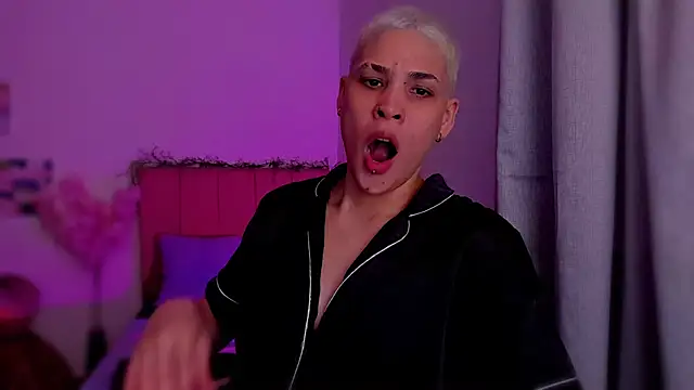 Snapshot of Charlee_pink chatting on 1, 3, 2026 Charlee pink online show from 1, 3, 2026
