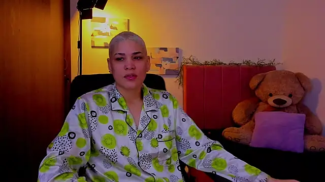 Snapshot of Charlee_pink chatting on 4, 4, 2026 Charlee pink online show from 4, 4, 2026