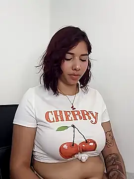 LucyMartelli online show from 6, 2, 2025