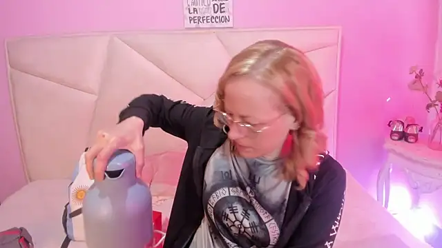 Snapshot of SammySanders chatting on 22, 9, 2025 SammySanders online show from 22, 9, 2025