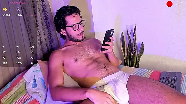 Nicholasrodrii online show from 8, 12, 2024