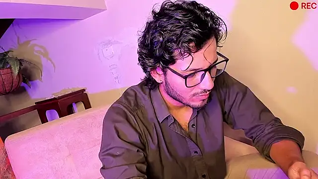 Nicholasrodrii online show from 22, 12, 2024