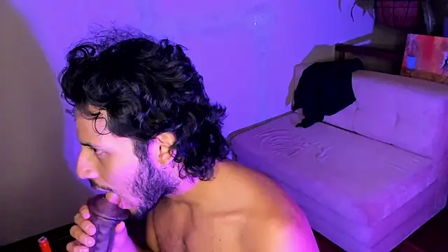 Nicholasrodrii online show from 16, 1, 2025