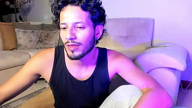 Nicholasrodrii online show from 2, 2, 2025