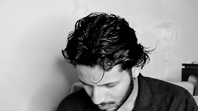 Nicholasrodrii online show from 18, 2, 2025