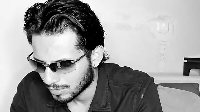 Nicholasrodrii online show from 19, 2, 2025