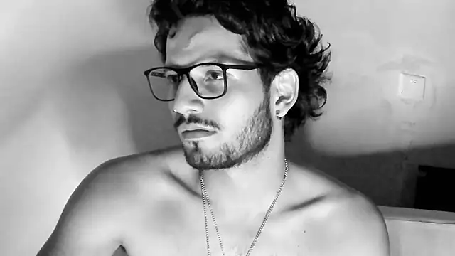 Nicholasrodrii online show from 24, 2, 2025