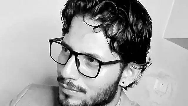 Nicholasrodrii online show from 1, 3, 2025