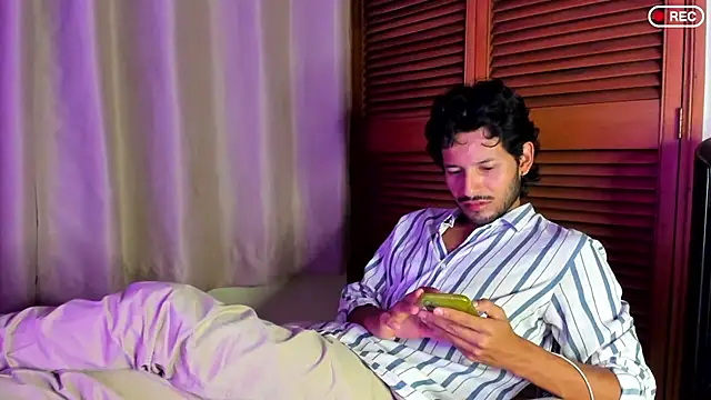 Nicholasrodrii online show from 24, 9, 2025