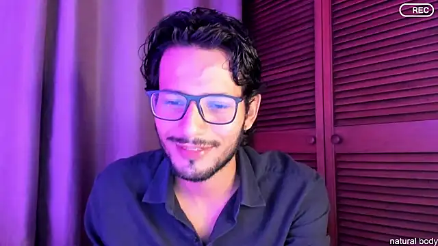 Nicholasrodrii online show from 7, 10, 2025