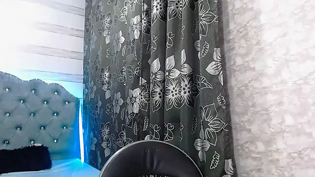 lily jamesx online show from 12, 2, 2025