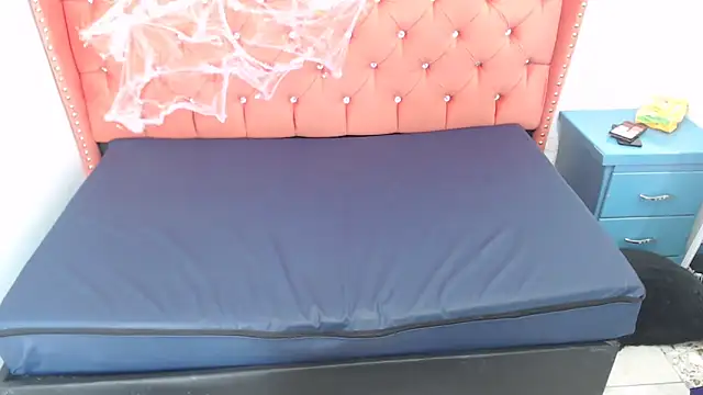 lily jamesx online show from 9, 10, 2025