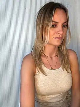 Snapshot of Milla__one chatting on 5, 5, 2026 Milla one online show from 5, 5, 2026