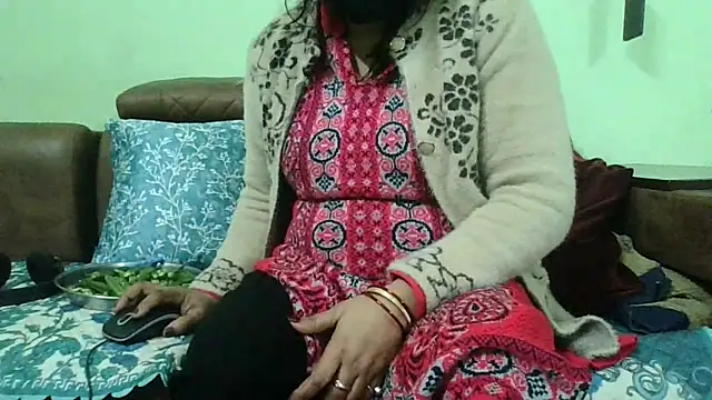 Snapshot of couplesuni chatting on 4, 1, 2025 couplesuni online show from 4, 1, 2025