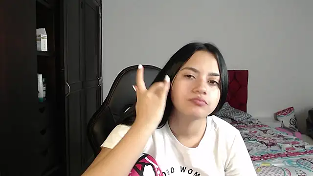 Snapshot of kayla_k18 chatting on 8, 2, 2025 kayla k18 online show from 8, 2, 2025
