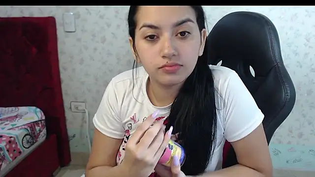 Snapshot of kayla_k18 chatting on 8, 10, 2025 kayla k18 online show from 8, 10, 2025