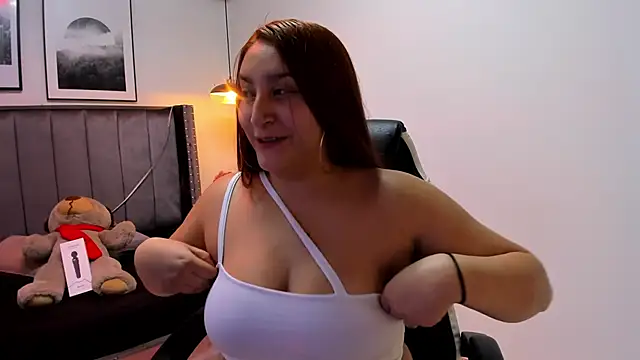 Alaia Cute online show from 20, 1, 2025