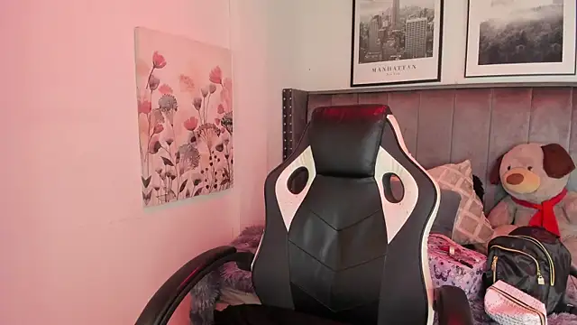 Alaia Cute online show from 16, 12, 2025