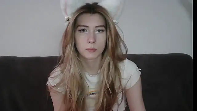 ErikaShyy online show from 31, 1, 2025