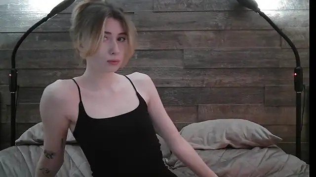 ErikaShyy online show from 19, 2, 2025