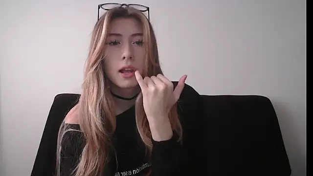 ErikaShyy online show from 17, 10, 2025