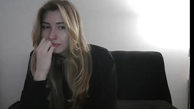 ErikaShyy online show from 18, 10, 2025