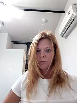 Snapshot of I_am_HER318 chatting on 6, 10, 2025 I am HER318 online show from 6, 10, 2025