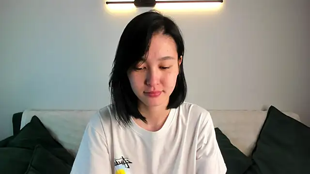 Lola Peach online show from 1, 10, 2025