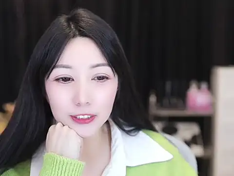 Nuyoah-77 online show from 6, 11, 2025