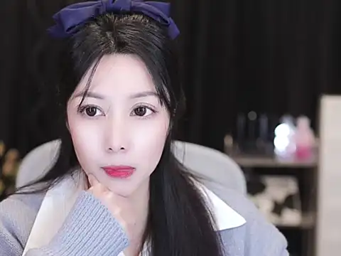 Snapshot of Nuyoah-77 chatting on 14, 12, 2025 Nuyoah-77 online show from 14, 12, 2025